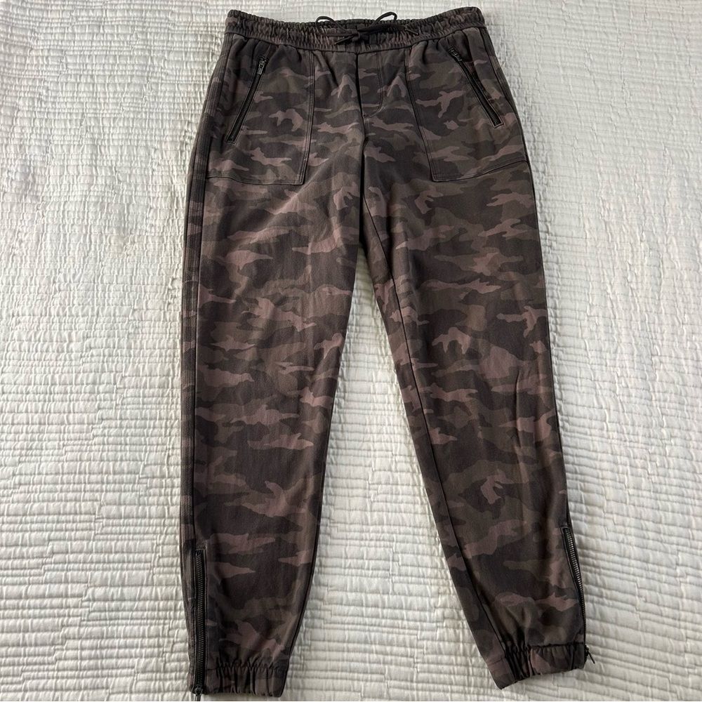 Athleta Women’s Brown & Olive Camo Athletic Joggers Zip Ankle Size 8